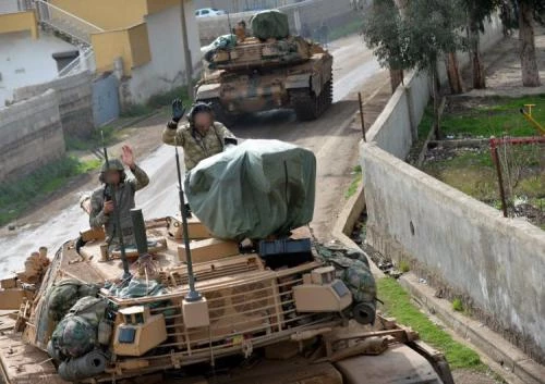 Η Τουρκία βλέπει τα τανκς να κόβονται σα βούτυρο και στέλνει προηγμένα M-60T1 στην Αφρίν